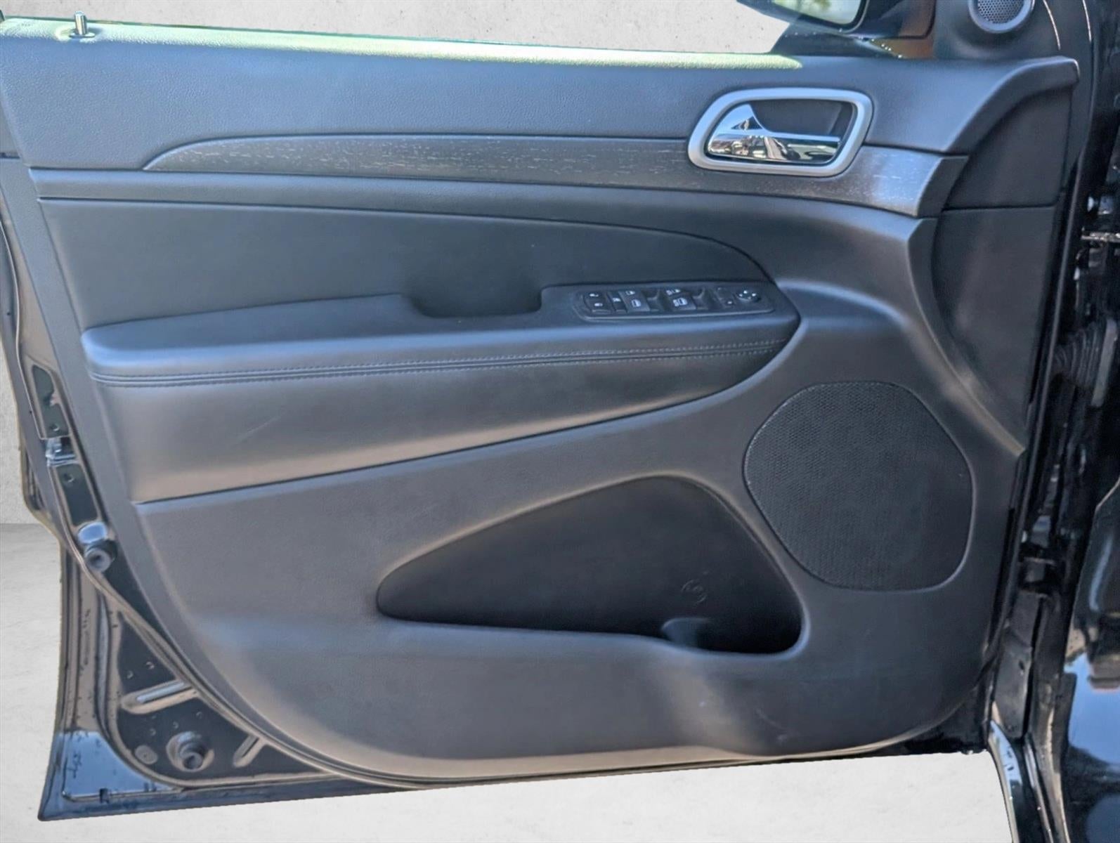 2017 Jeep Grand Cherokee Altitude 4x2 *Ltd Avail*