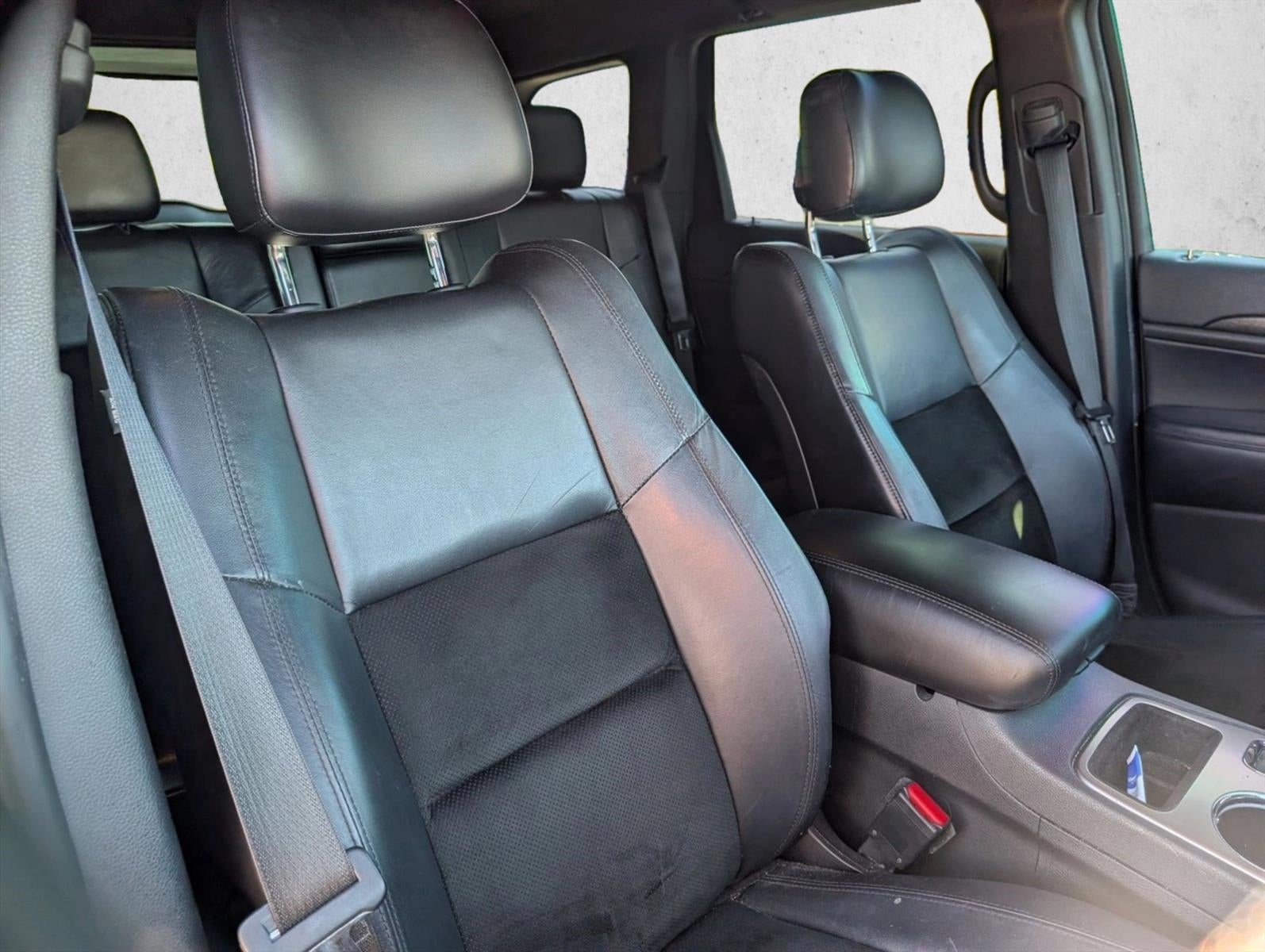 2017 Jeep Grand Cherokee Altitude 4x2 *Ltd Avail*