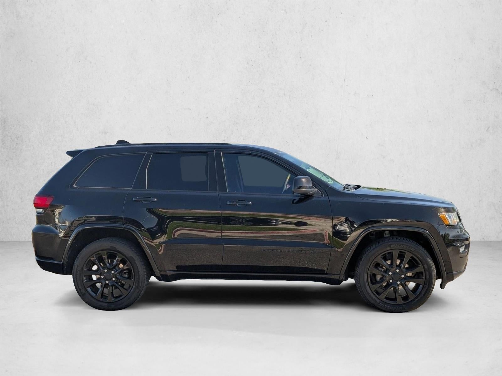 2017 Jeep Grand Cherokee Altitude 4x2 *Ltd Avail*