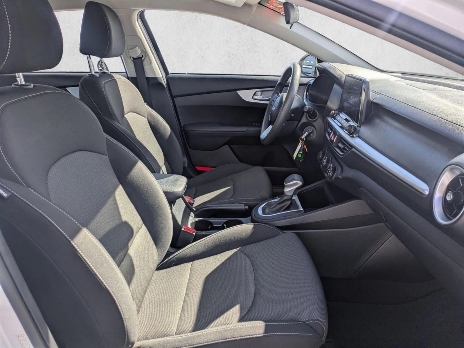 2023 Kia Forte LXS IVT