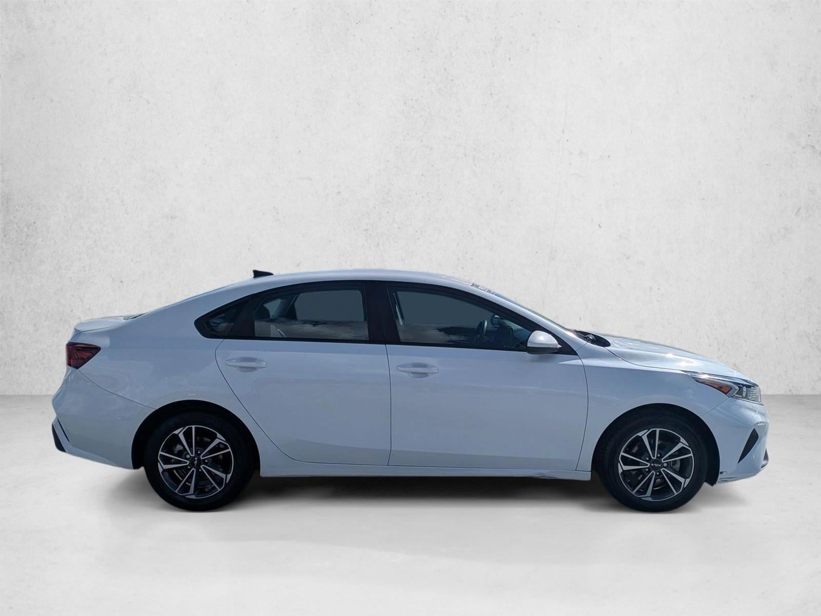 2023 Kia Forte LXS IVT