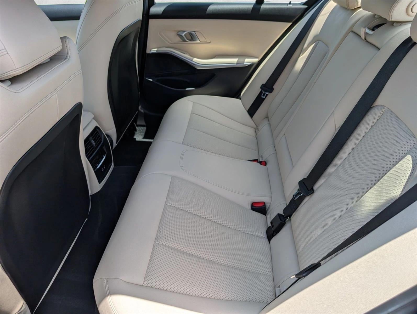 2025 BMW 330i Sedan