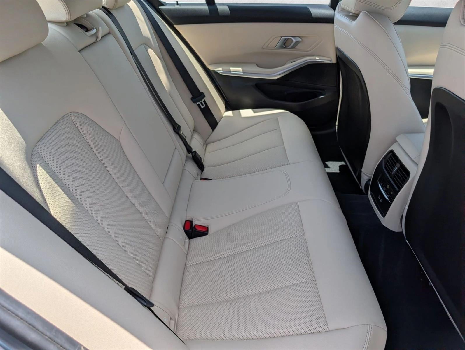 2025 BMW 330i Sedan