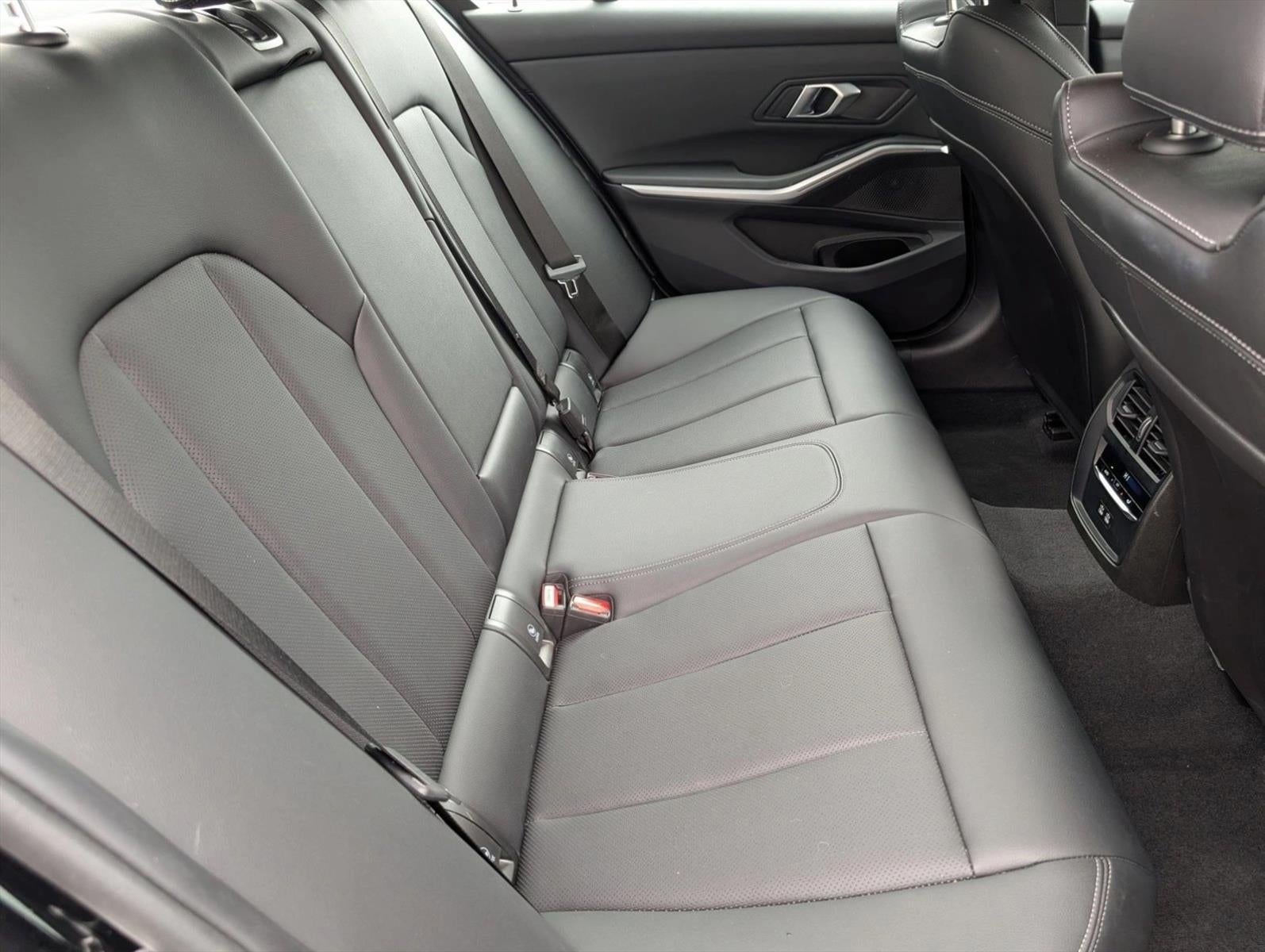 2025 BMW 330i Sedan
