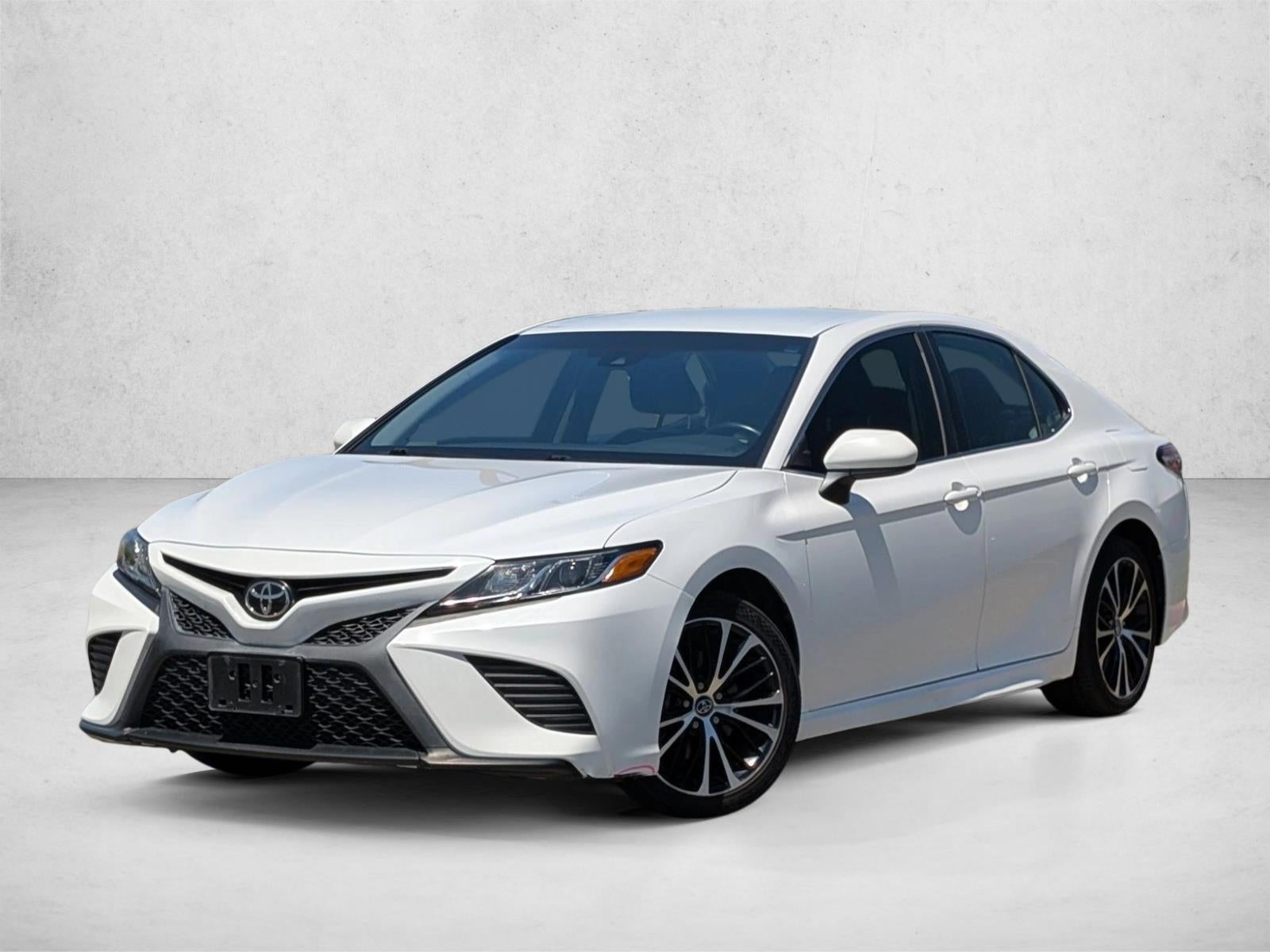 2018 Toyota Camry SE Auto (SE)