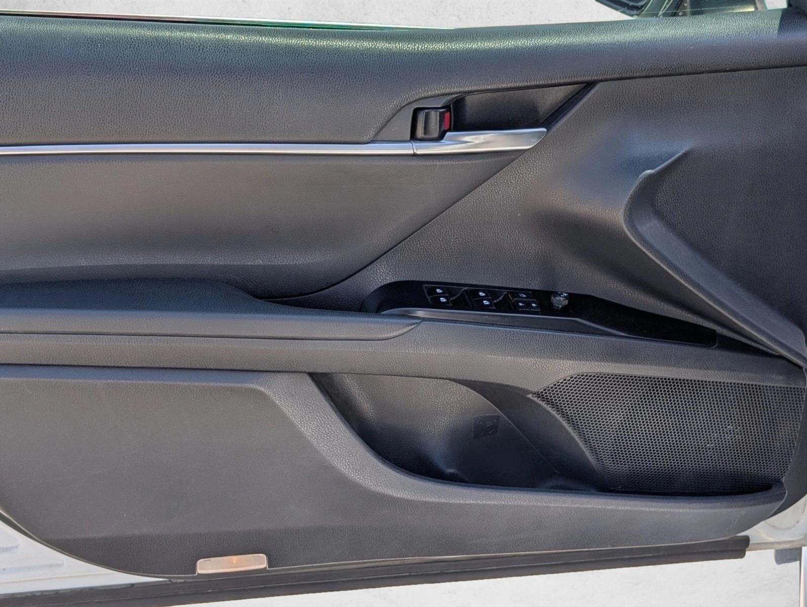 2018 Toyota Camry SE Auto (SE)