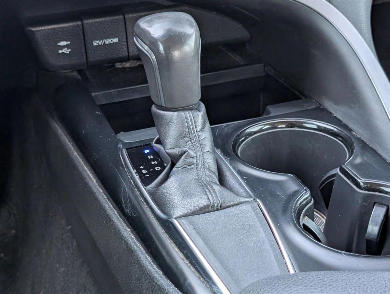 2018 Toyota Camry SE Auto (SE)