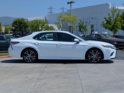 2018 Toyota Camry SE Auto (SE)