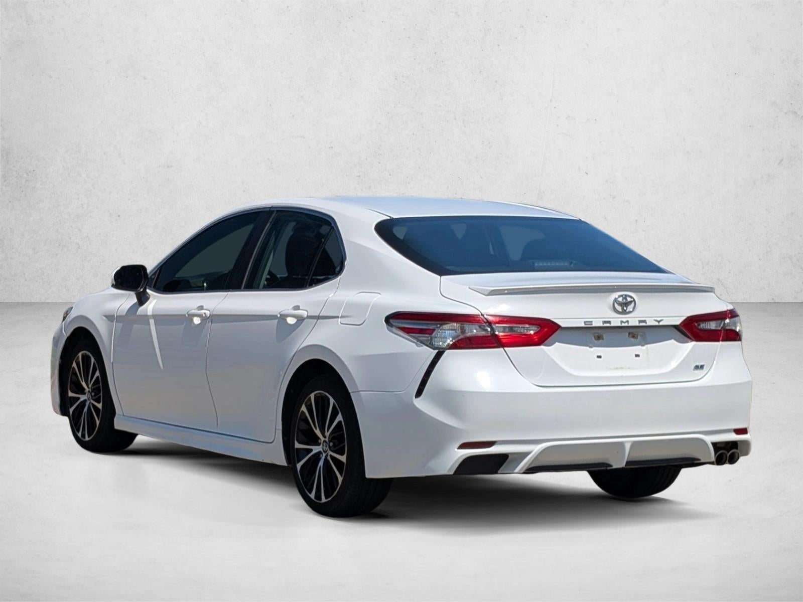 2018 Toyota Camry SE Auto (SE)