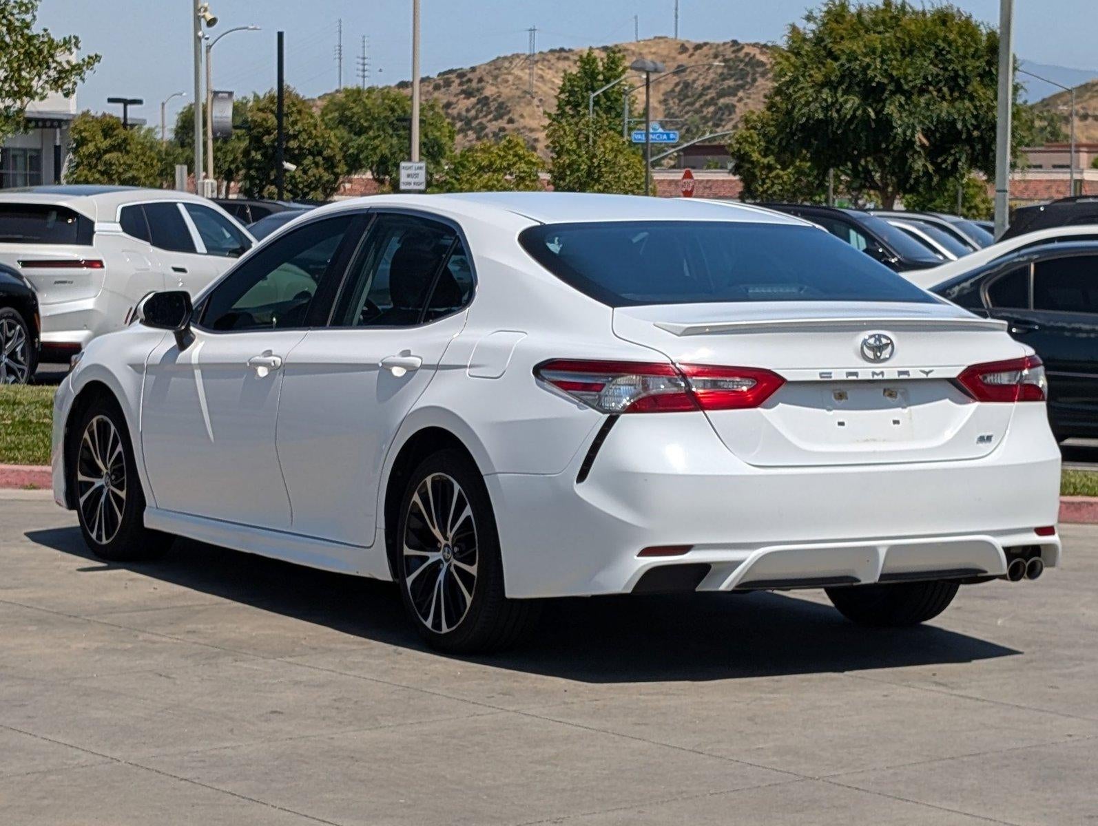 2018 Toyota Camry SE Auto (SE)