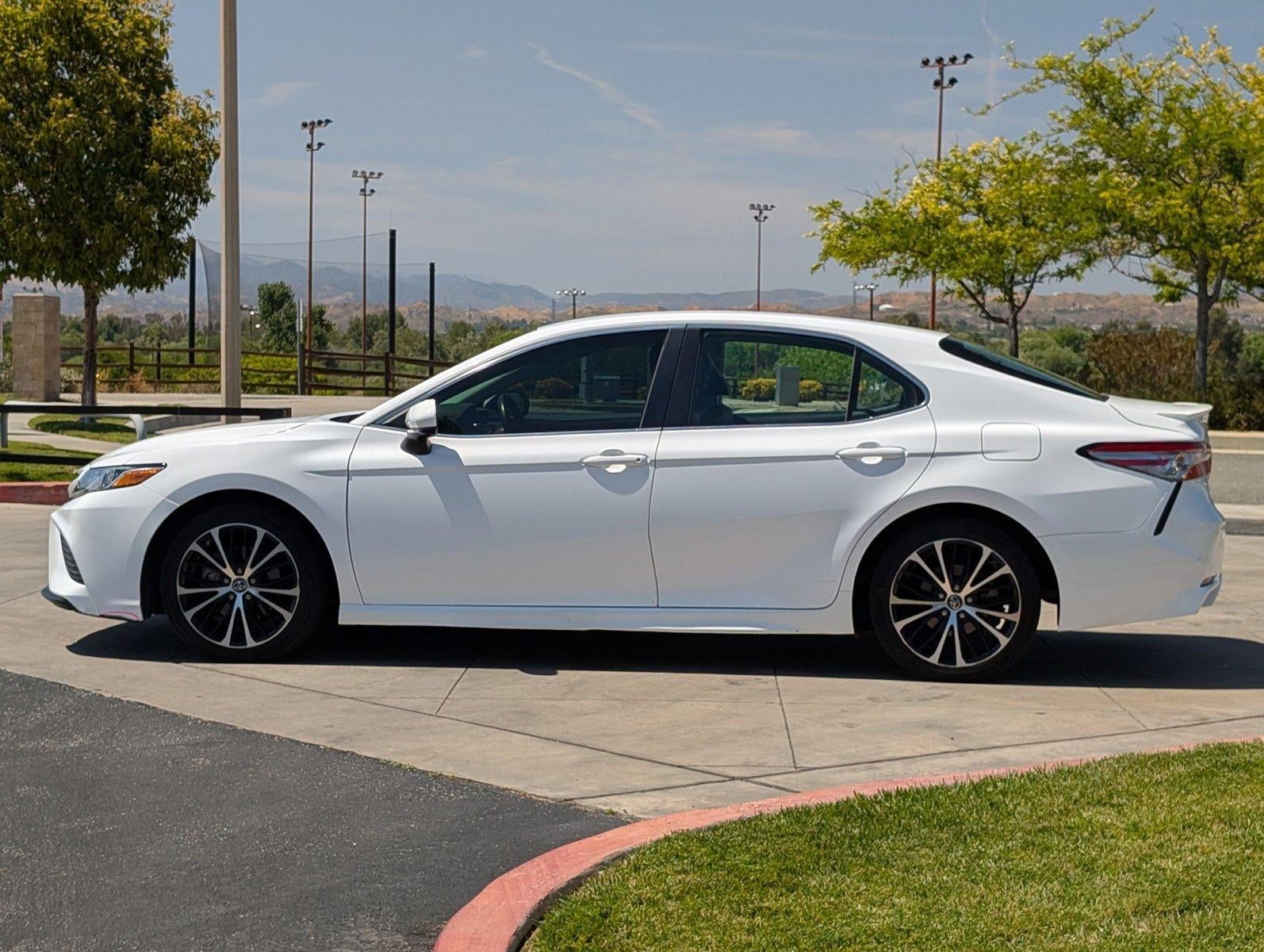 2018 Toyota Camry SE Auto (SE)