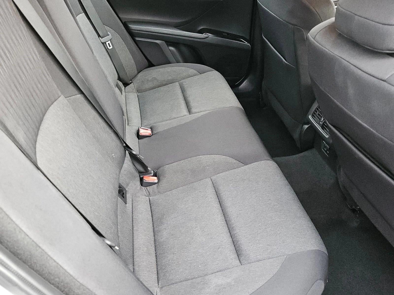 2025 Toyota Camry LE AWD (Natl)
