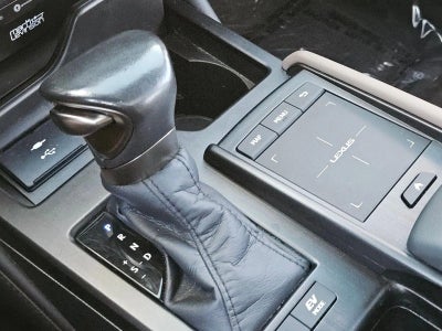 2022 Lexus ES 300h Luxury FWD