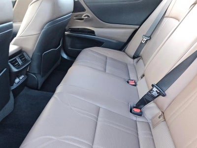 2022 Lexus ES 300h Luxury FWD
