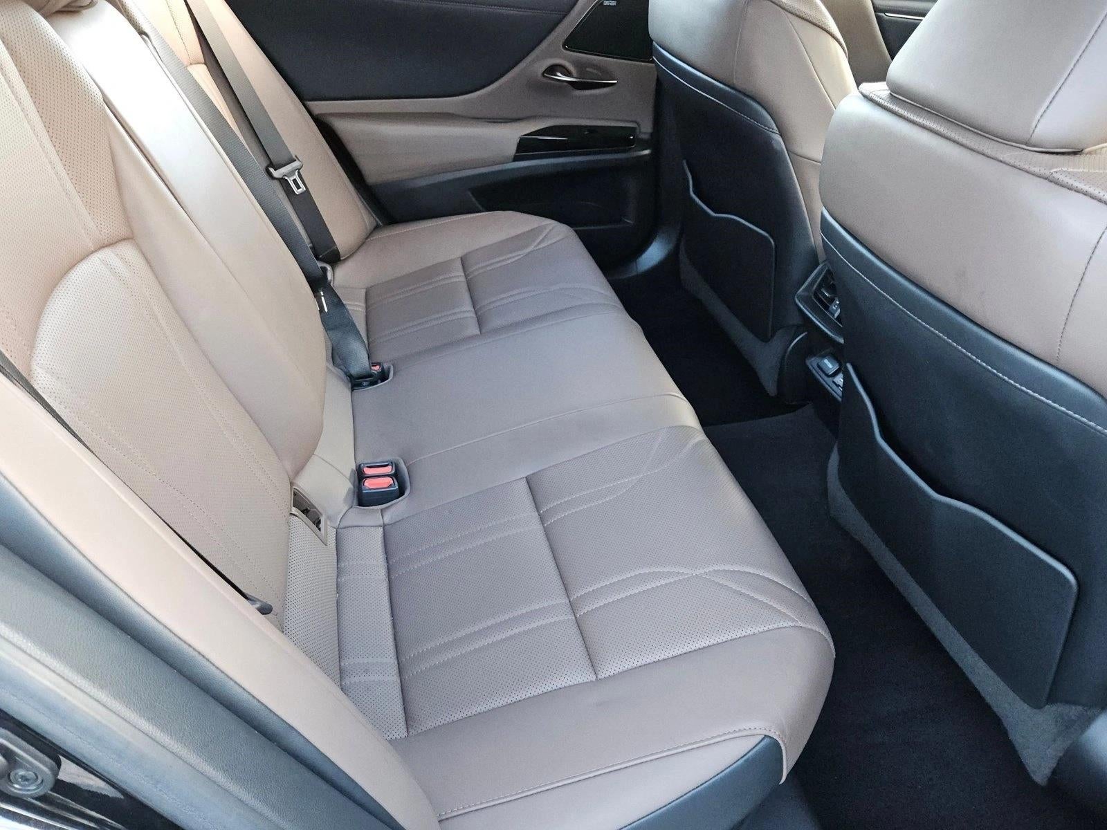 2022 Lexus ES 300h Luxury FWD