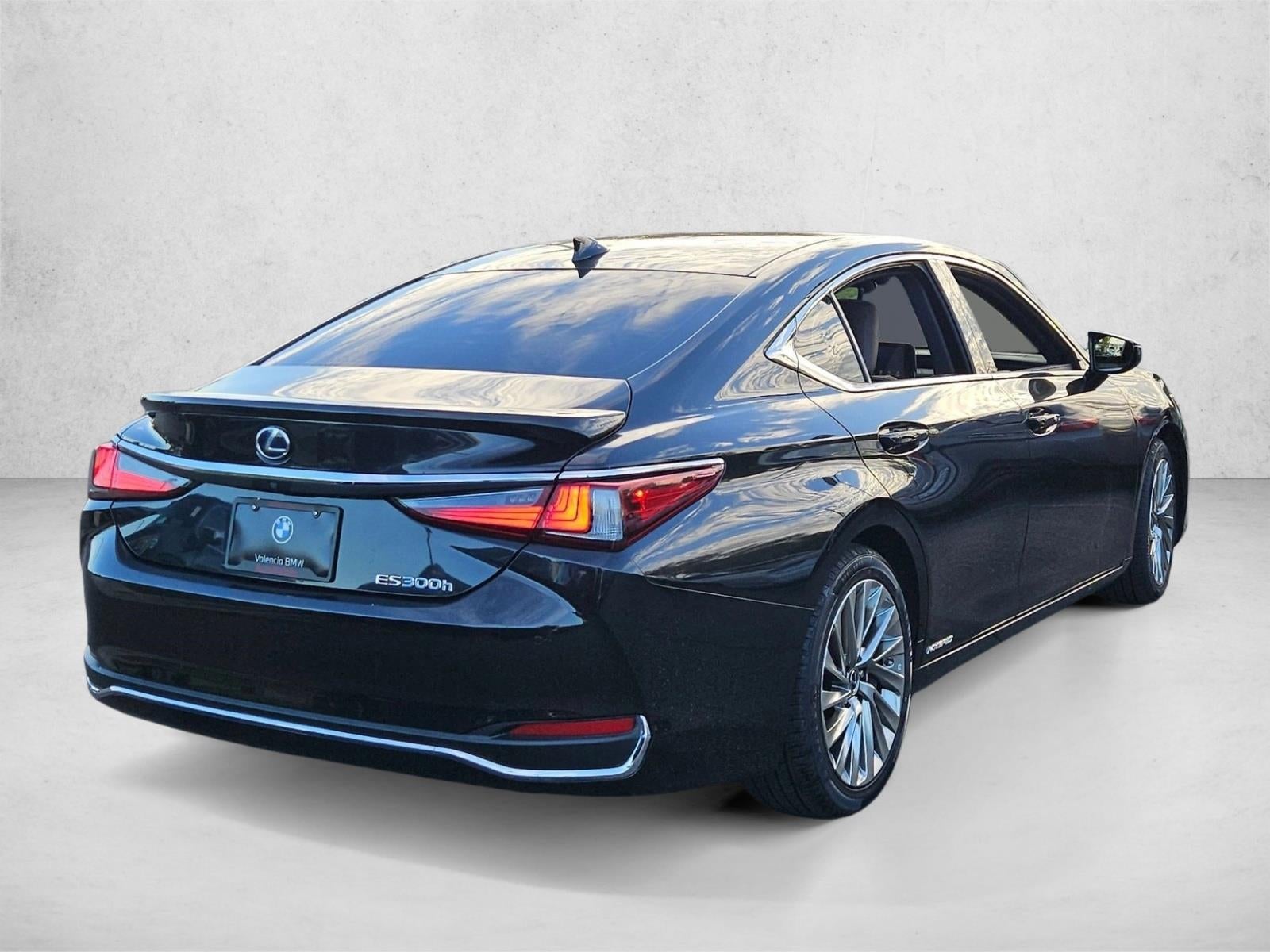 2022 Lexus ES 300h Luxury FWD