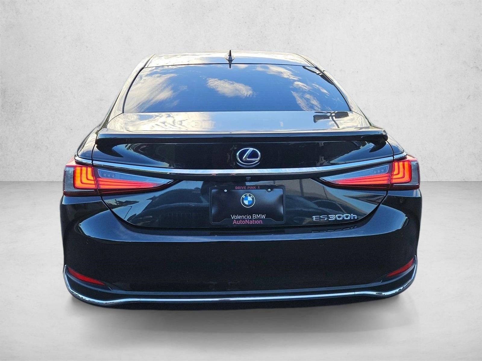2022 Lexus ES 300h Luxury FWD