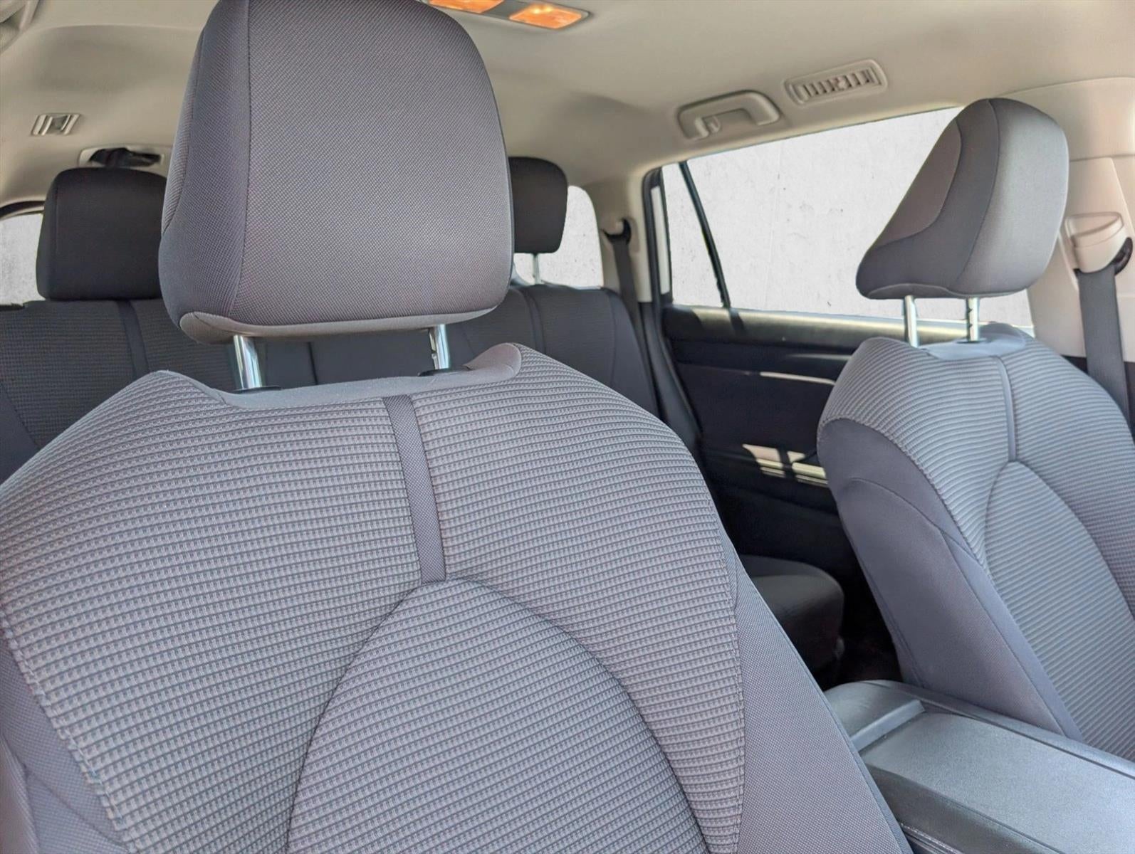 2024 Toyota Highlander LE FWD (GS)