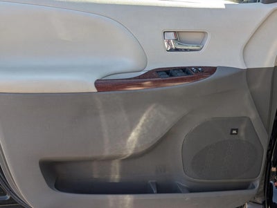 2013 Toyota Sienna 5dr 8-Pass Van V6 XLE FWD (Natl)