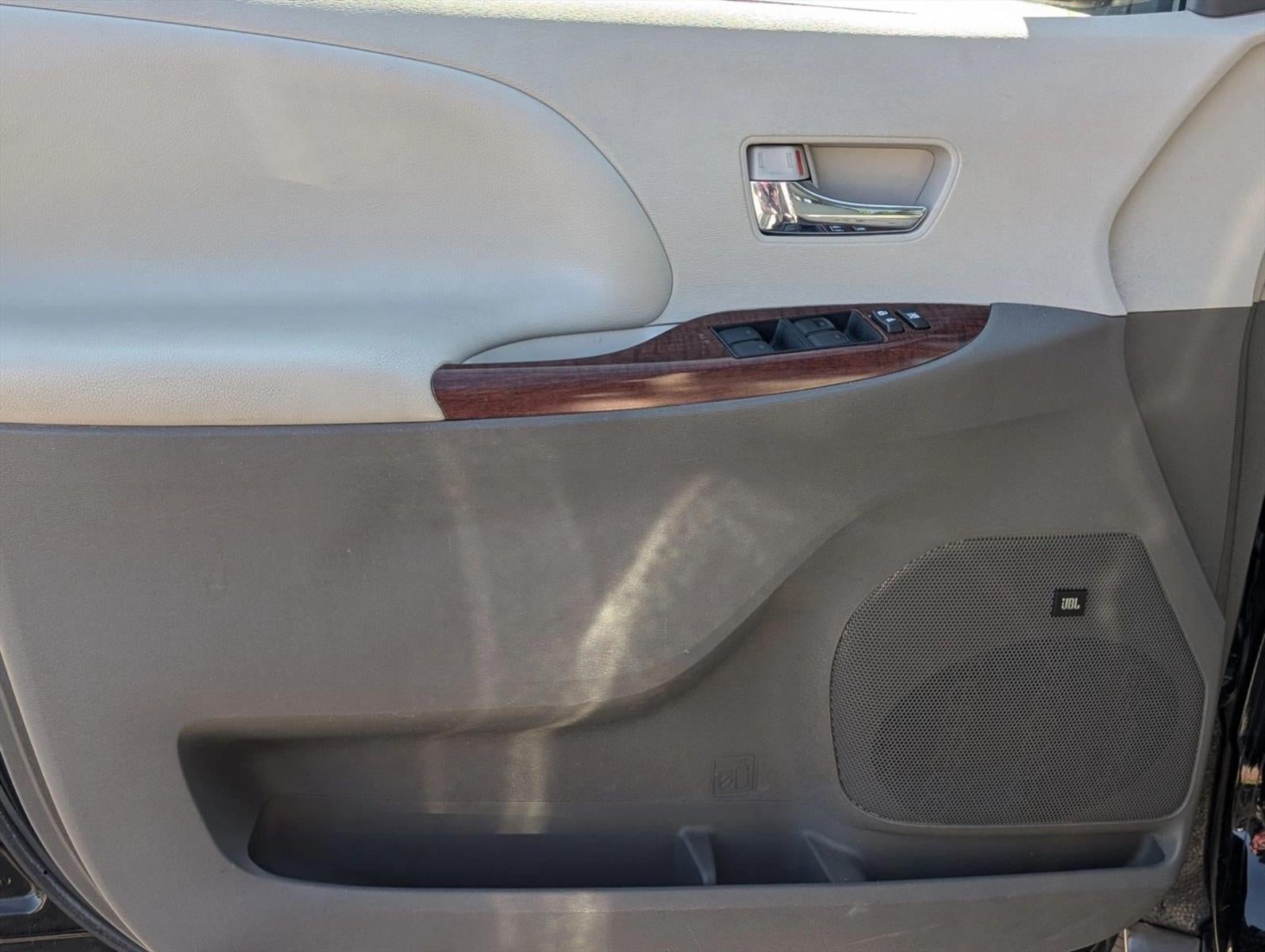 2013 Toyota Sienna 5dr 8-Pass Van V6 XLE FWD (Natl)