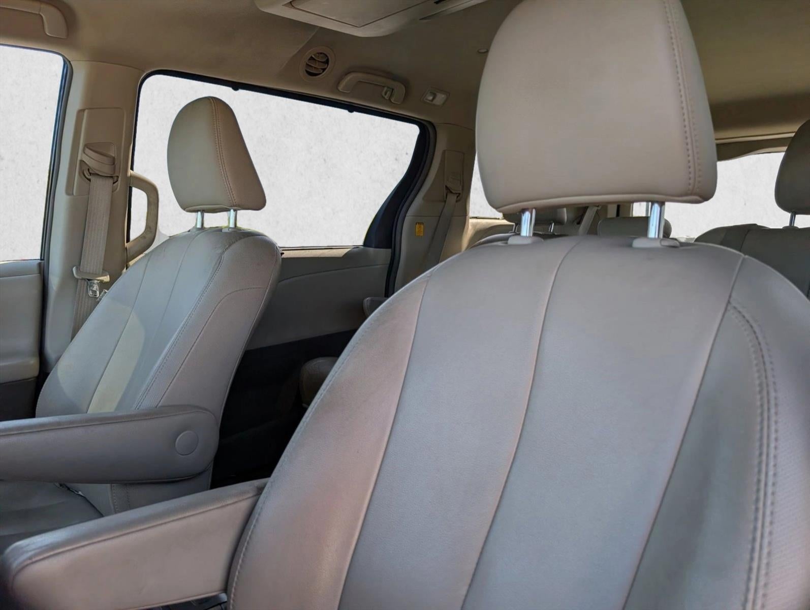 2013 Toyota Sienna 5dr 8-Pass Van V6 XLE FWD (Natl)
