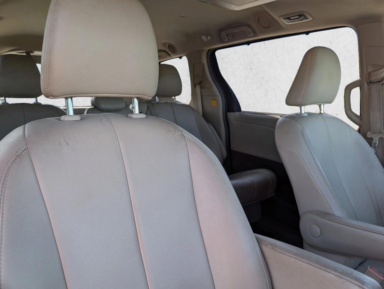 2013 Toyota Sienna 5dr 8-Pass Van V6 XLE FWD (Natl)