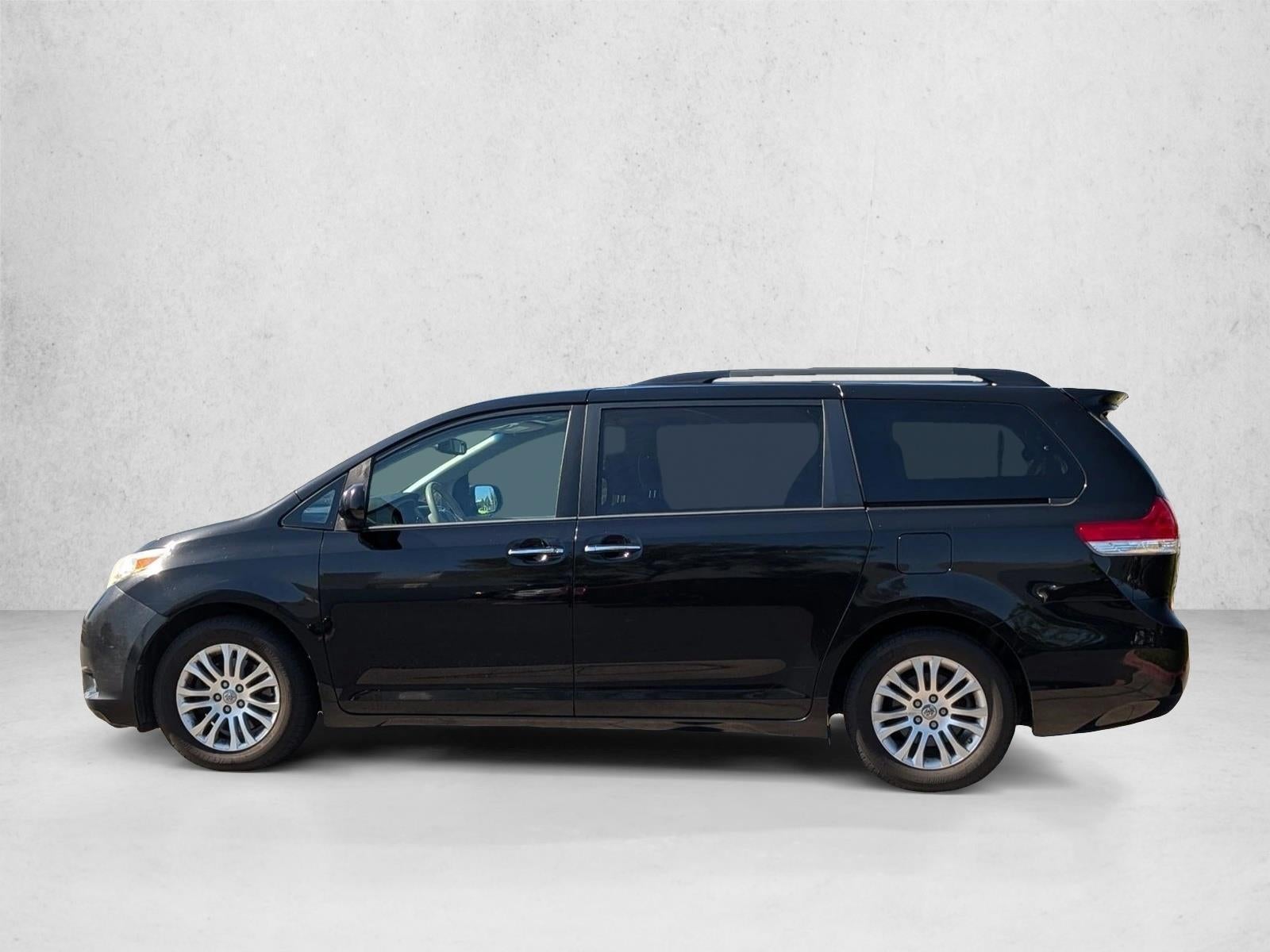 2013 Toyota Sienna 5dr 8-Pass Van V6 XLE FWD (Natl)