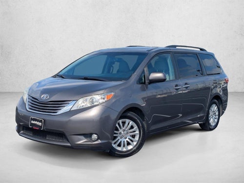 2017 Toyota Sienna XLE FWD 8-Passenger (Natl)