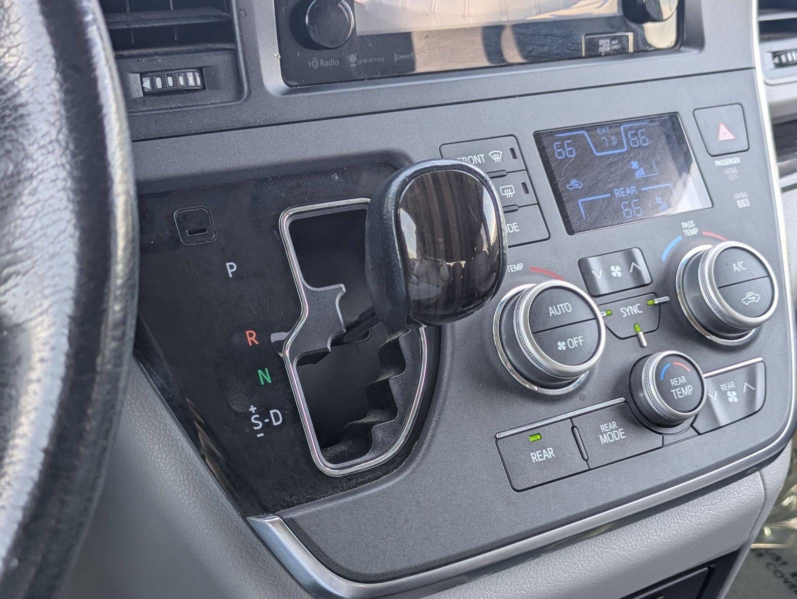 2017 Toyota Sienna XLE FWD 8-Passenger (Natl)