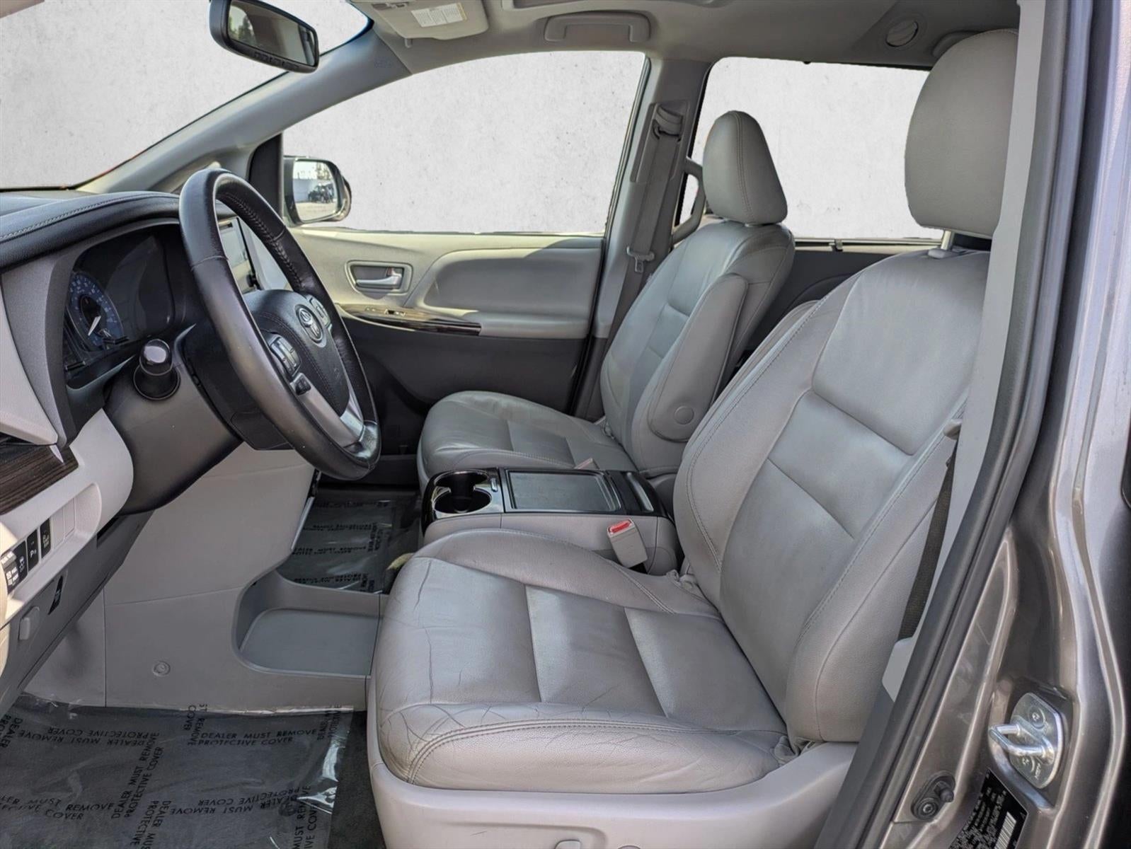 2017 Toyota Sienna XLE FWD 8-Passenger (Natl)