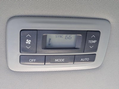 2017 Toyota Sienna XLE FWD 8-Passenger (Natl)