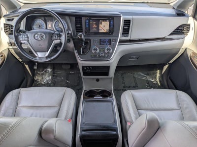 2017 Toyota Sienna XLE FWD 8-Passenger (Natl)