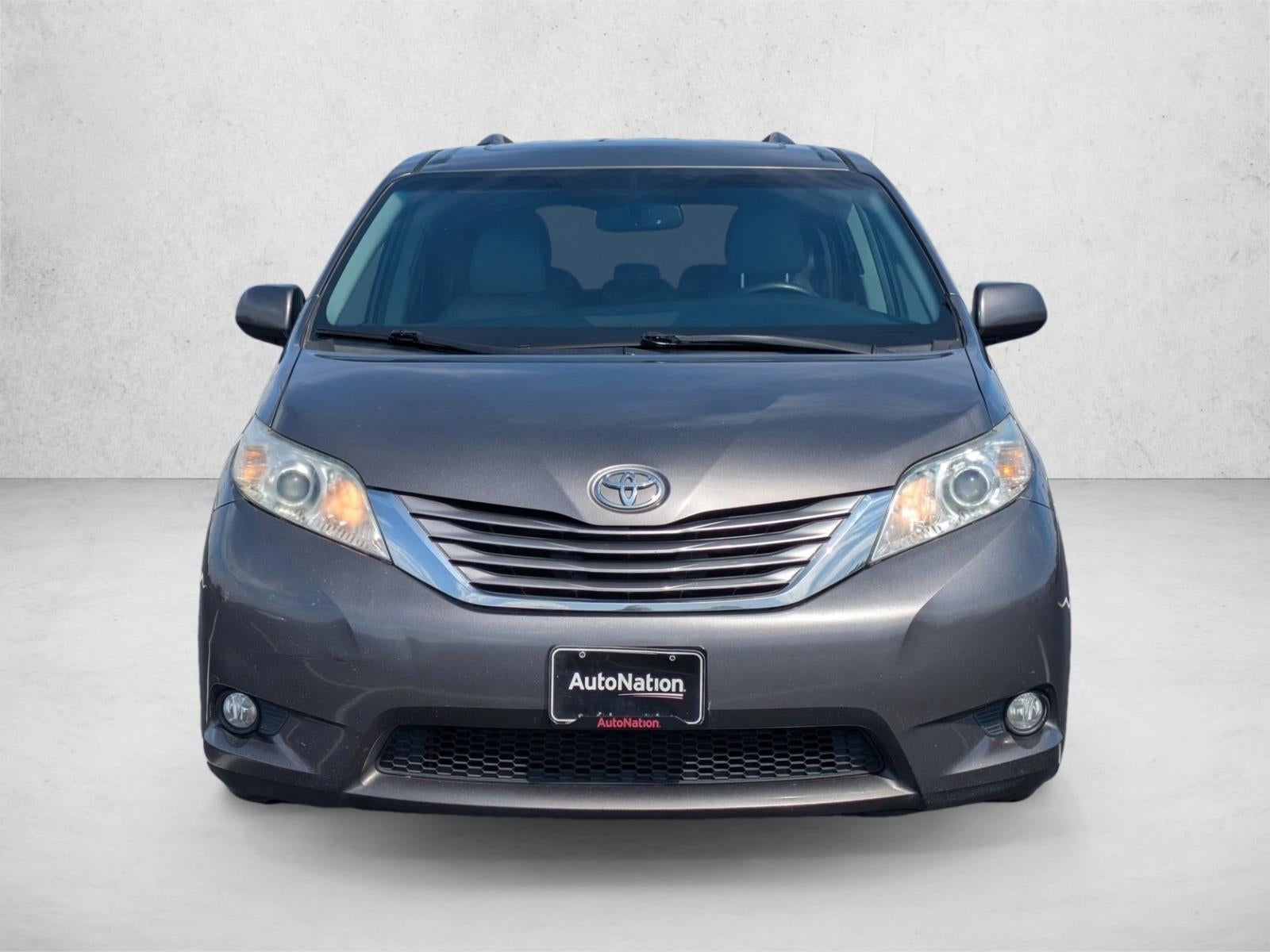 2017 Toyota Sienna XLE FWD 8-Passenger (Natl)