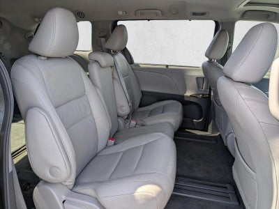 2017 Toyota Sienna XLE FWD 8-Passenger (Natl)