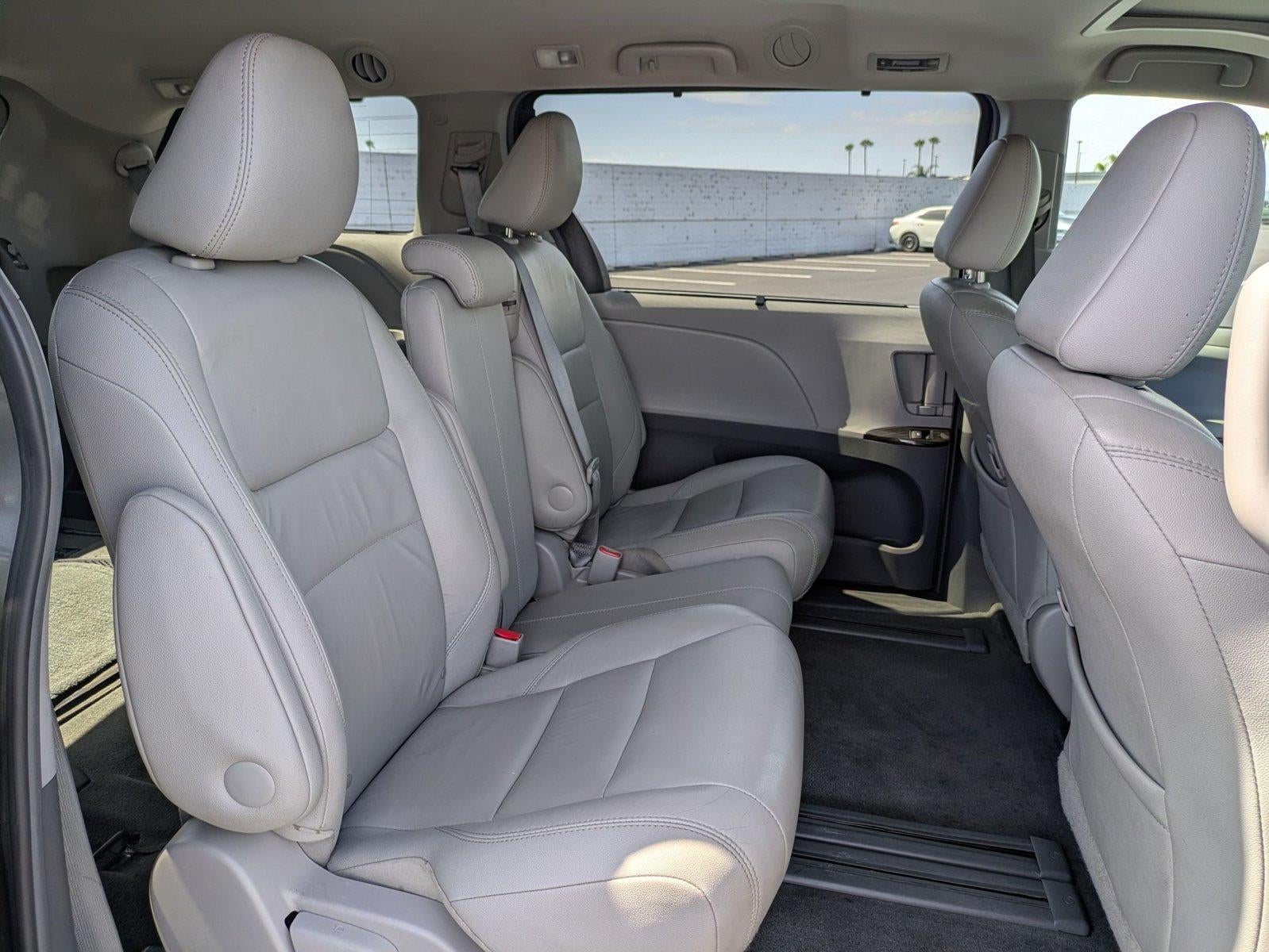 2017 Toyota Sienna XLE FWD 8-Passenger (Natl)