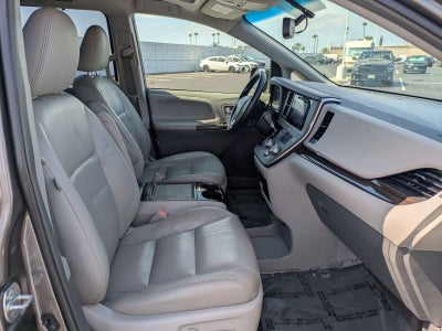 2017 Toyota Sienna XLE FWD 8-Passenger (Natl)