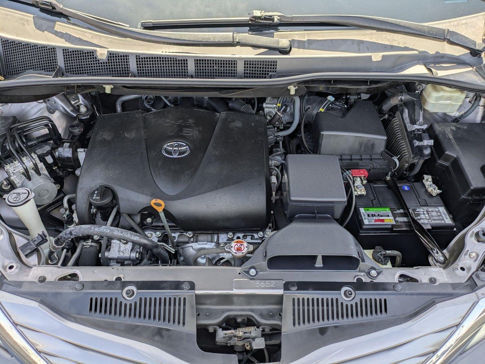 2017 Toyota Sienna XLE FWD 8-Passenger (Natl)