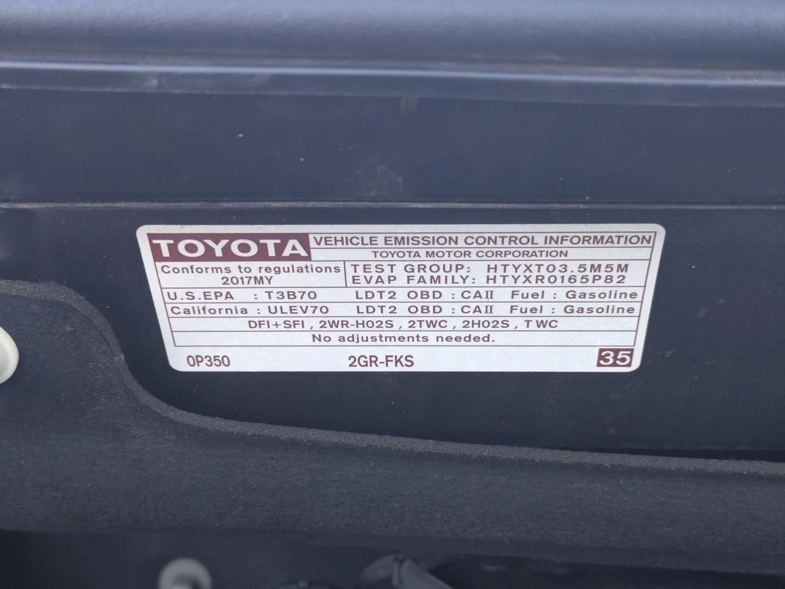 2017 Toyota Sienna XLE FWD 8-Passenger (Natl)