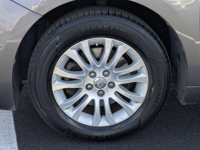2017 Toyota Sienna XLE FWD 8-Passenger (Natl)