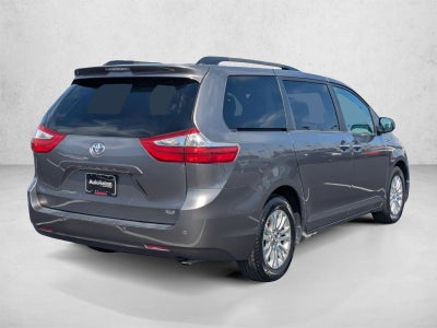 2017 Toyota Sienna XLE FWD 8-Passenger (Natl)