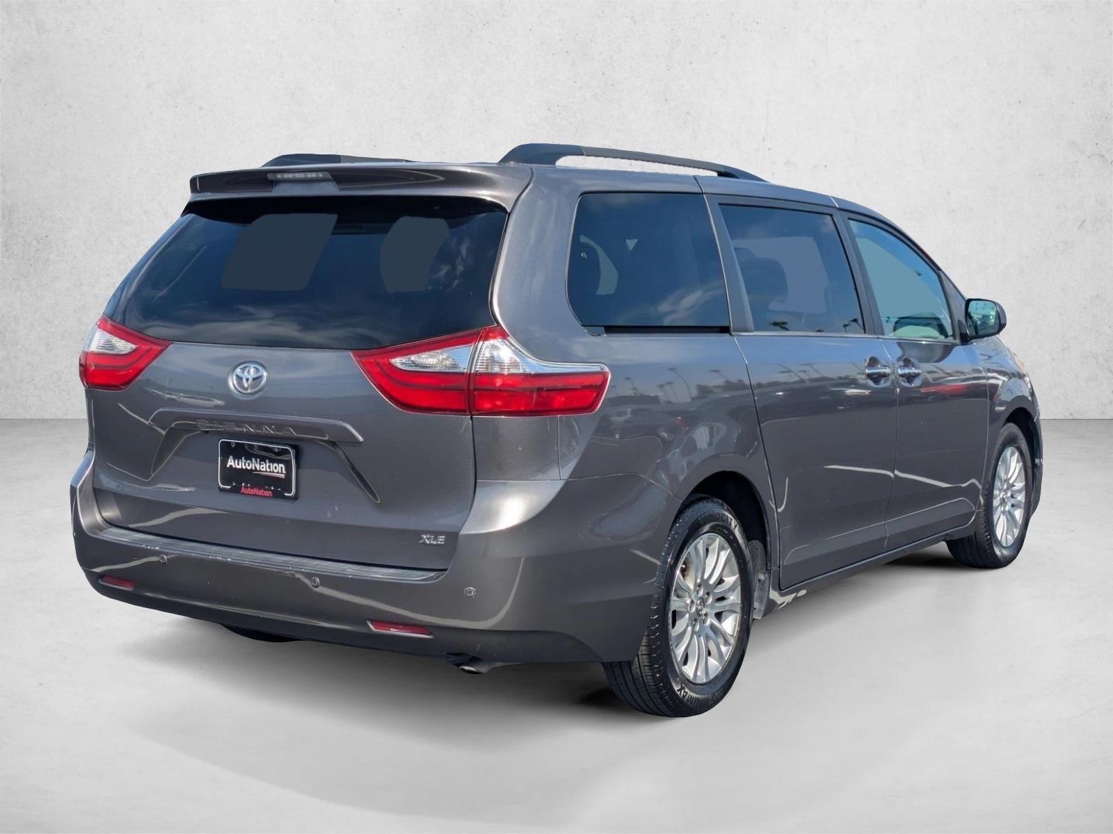 2017 Toyota Sienna XLE FWD 8-Passenger (Natl)