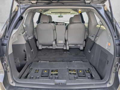 2017 Toyota Sienna XLE FWD 8-Passenger (Natl)