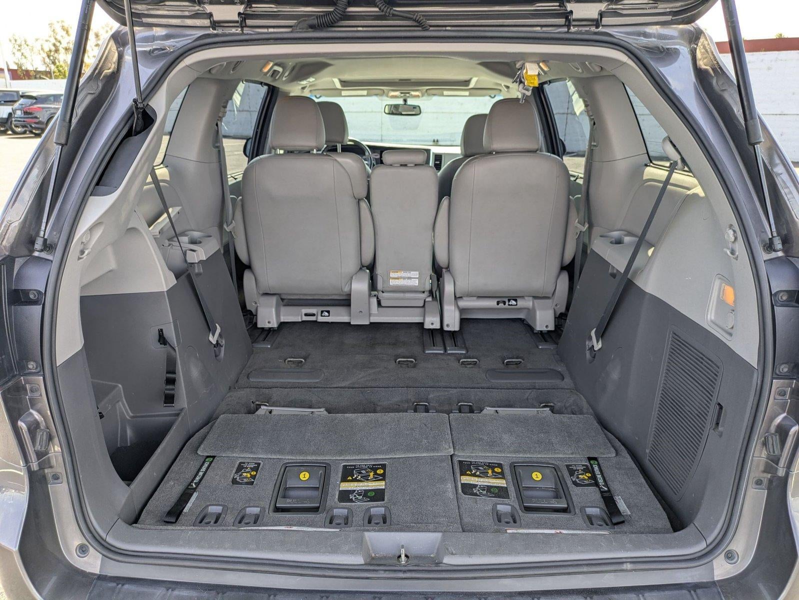 2017 Toyota Sienna XLE FWD 8-Passenger (Natl)
