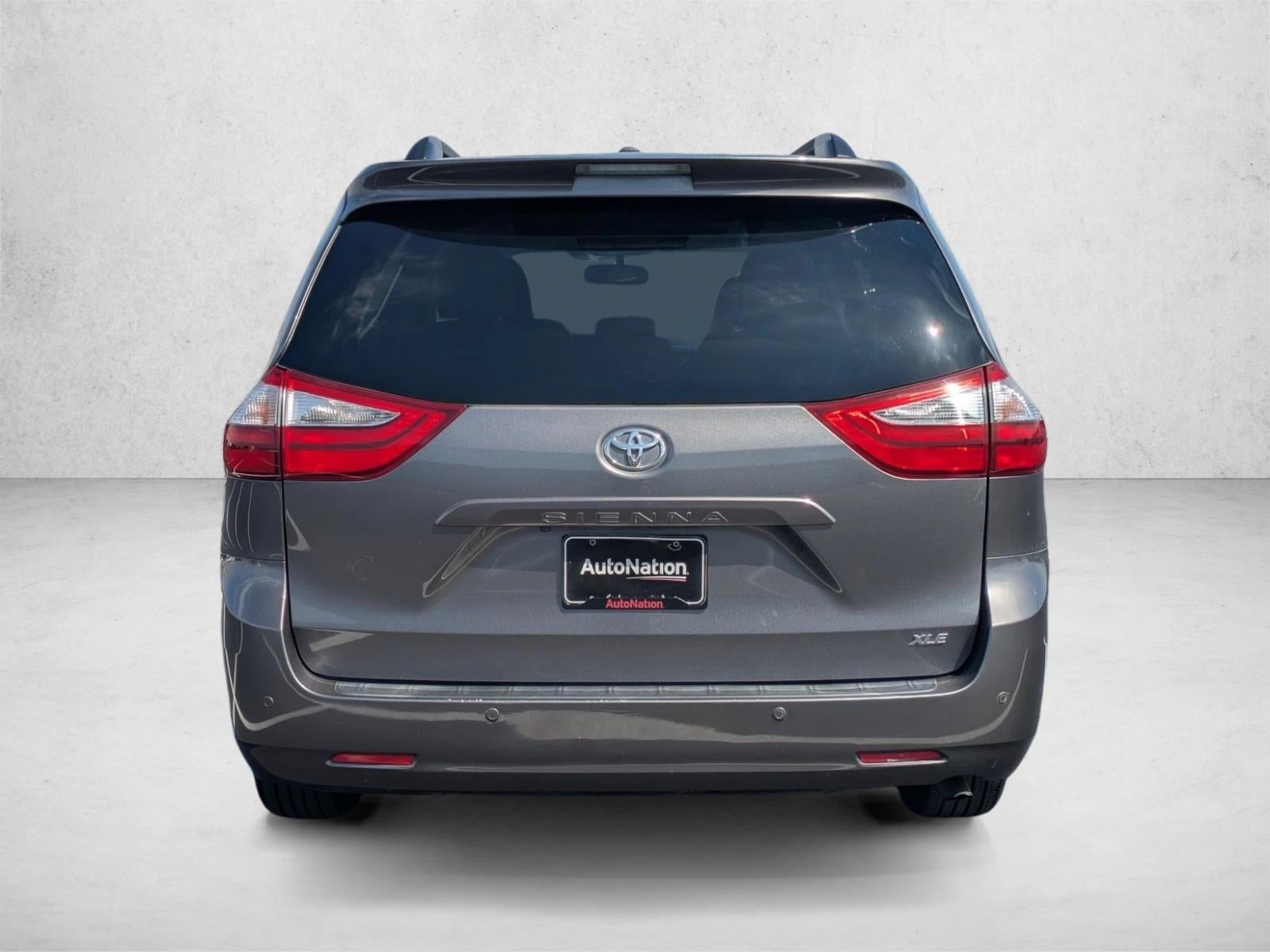 2017 Toyota Sienna XLE FWD 8-Passenger (Natl)