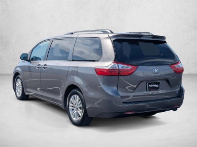 2017 Toyota Sienna XLE FWD 8-Passenger (Natl)