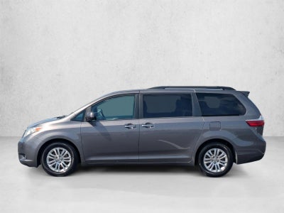 2017 Toyota Sienna XLE FWD 8-Passenger (Natl)