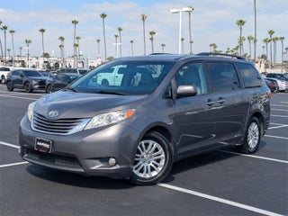 2017 Toyota Sienna XLE FWD 8-Passenger (Natl)