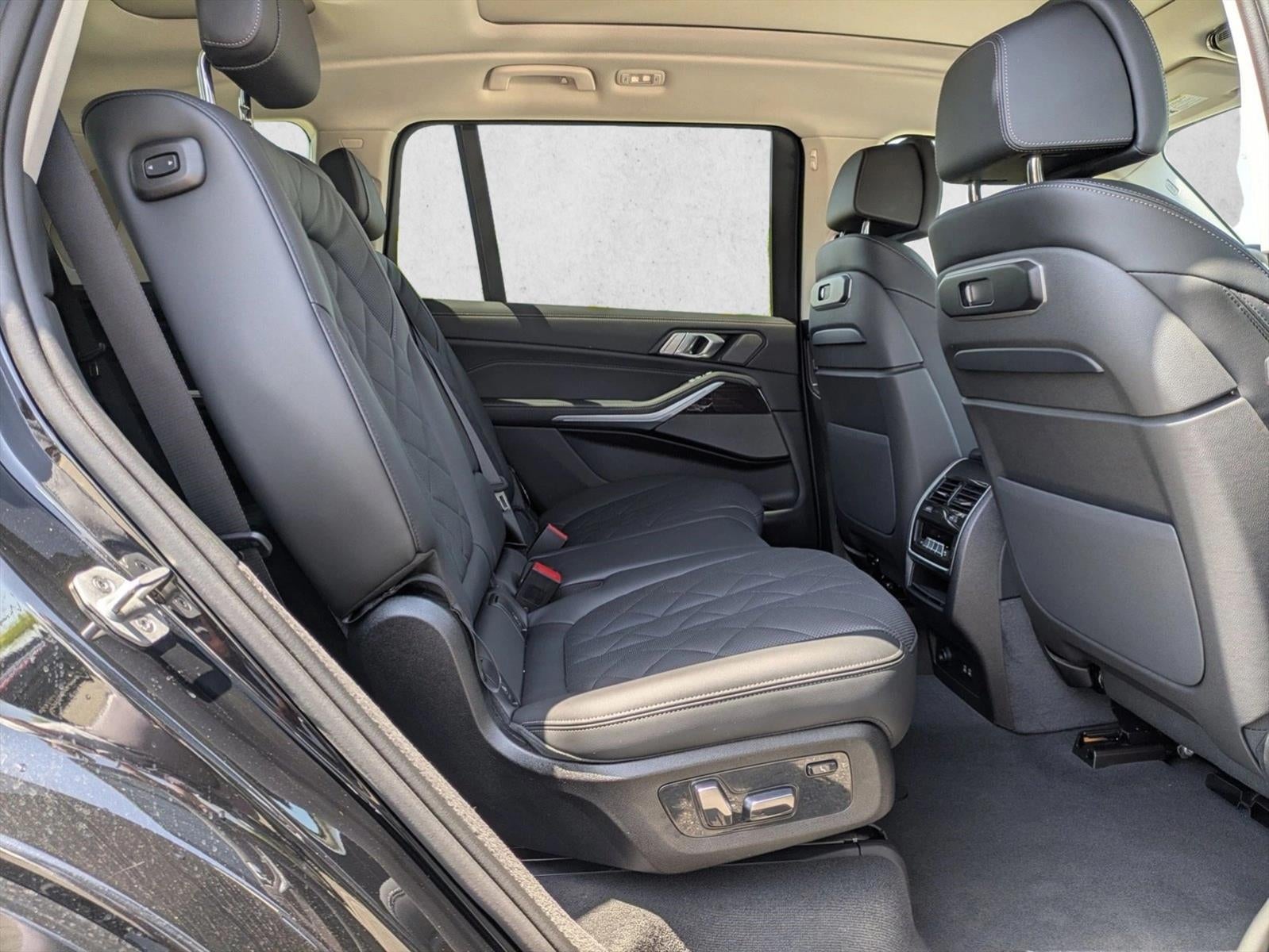2026 BMW X7 xDrive40i Sports Activity Vehicle