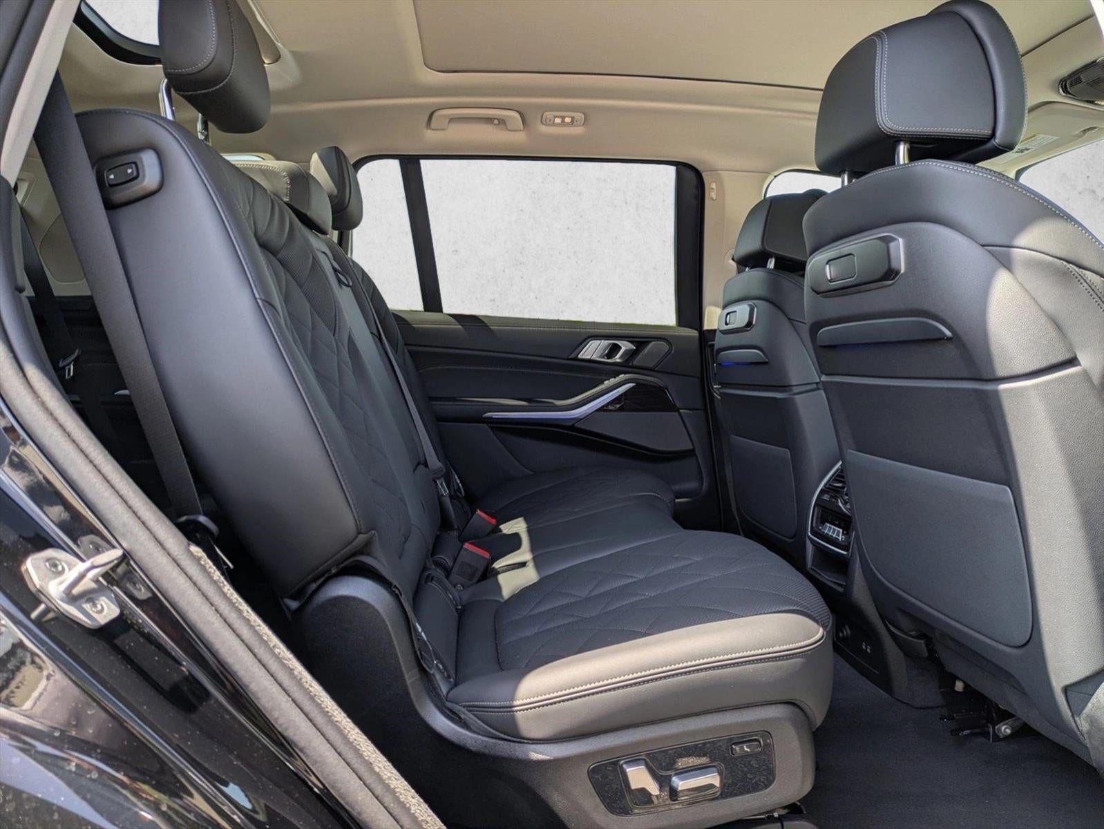 2026 BMW X7 xDrive40i Sports Activity Vehicle