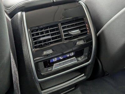 2025 BMW X7 xDrive40i Sports Activity Vehicle